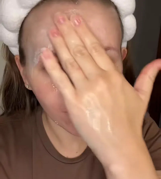 A Neutralyze customer lathering Face Wash