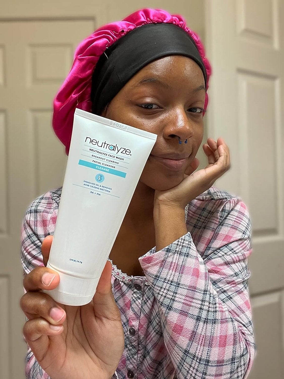 Neutralyze customer holding Face Wash