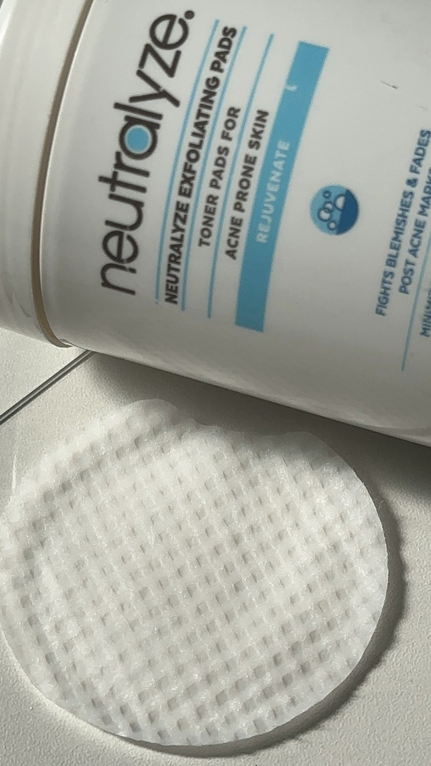 Neutralyze Exfoliating Pads, dual-texture pad