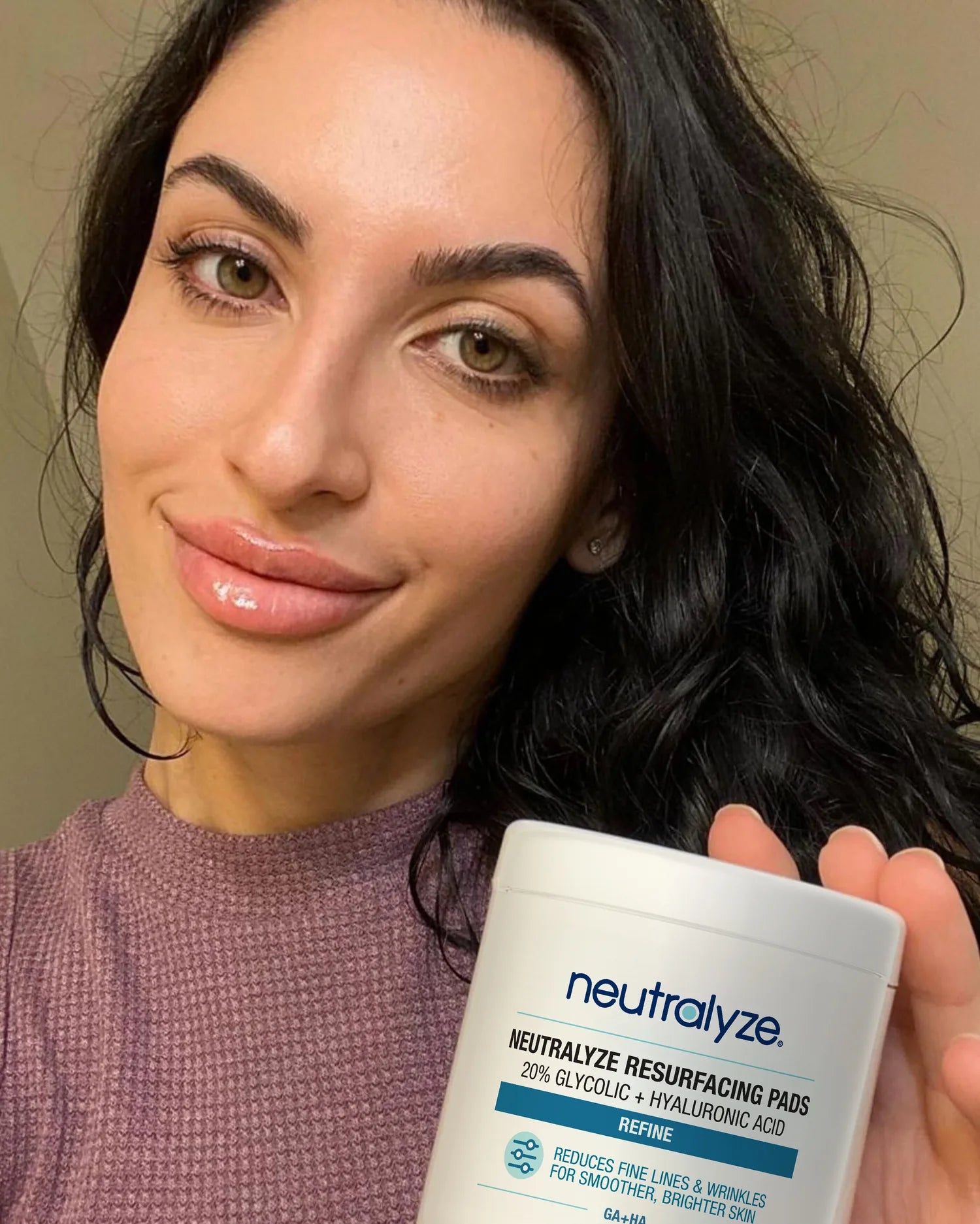 Neutralyze customer holding Resurfacing Pads